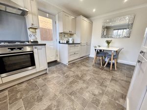Kitchen/breakfast room- click for photo gallery